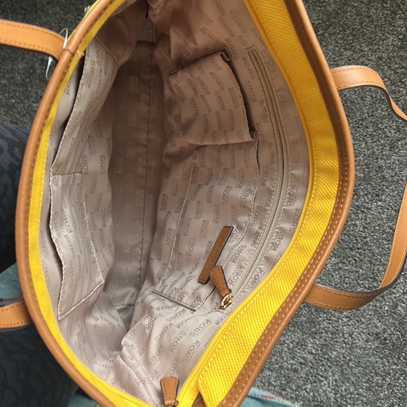 NWOT  Michael Kors Kempton  Large Tote Handbag Sunflower color canvas + leather - Picture 4 of 13